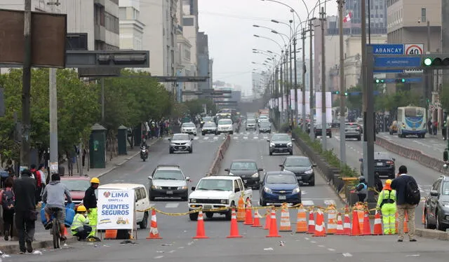  El puente permanecerá cerrado por temporalmente debido a un accidente de tránsito en la avenida donde está ubicado. Foto: Andina   