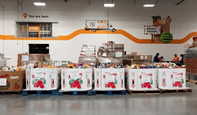  Del 16 al 30 de octubre, las personas de bajos recursos en Texas pueden acceder a comida gratis en diversos puntos. Foto: North Texas Food Bank   