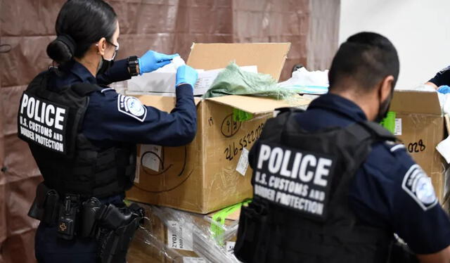 Agentes controlando en frontera. Foto: Oficina de Aduanas y Protección Fronteriza de Estados Unidos  