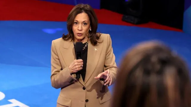 Kamala Harris respondió a diversas preguntas complejas durante una reciente entrevista televisiva con Bret Baier, presentador de Fox News. Foto: CNN en Español   