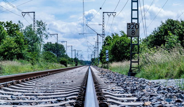 Con avances significativos y tecnologías modernas, los nuevos sistemas de trenes y metro comenzarán a operar en los próximos años y beneficiarán a millones de usuarios. Foto: Pxhere/dominio público   