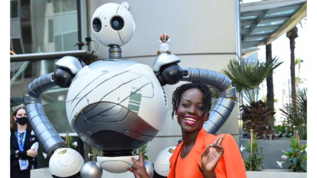  Lupita Nyong’o es la voz de 'Roz' en Robot salvaje. Foto: AFP    