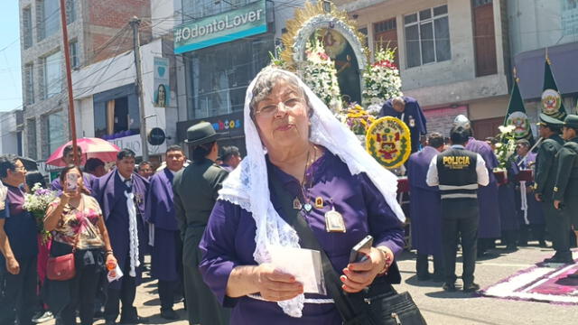  Ciudadana chilena recorre 2.000 km para la procesión del Señor de los Milagros. Foto: Liz Ferrer Rivera/La República   