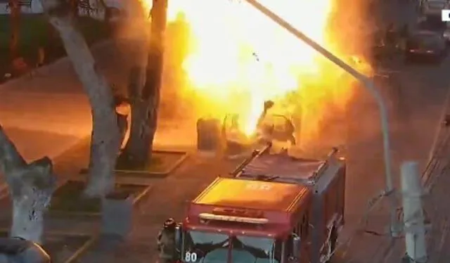 Explosión de auto en Plaza de Armas de Chancay. Foto: Canal N   