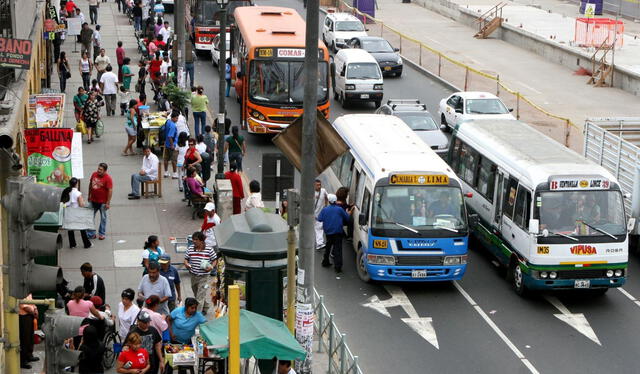 Paro de transportistas en Perú