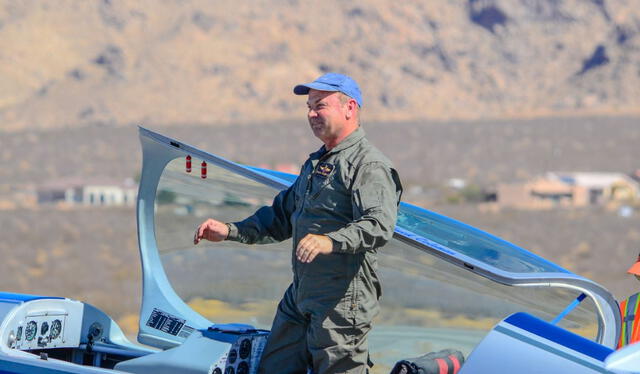 Chuck Coleman, instructor de vuelo. Foto: CRH noticias   