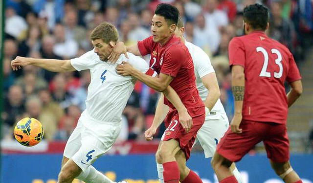  El debut de Jean Deza con la selección peruana fue en un amistoso contra Inglaterra en Wembley. Foto: EFE    