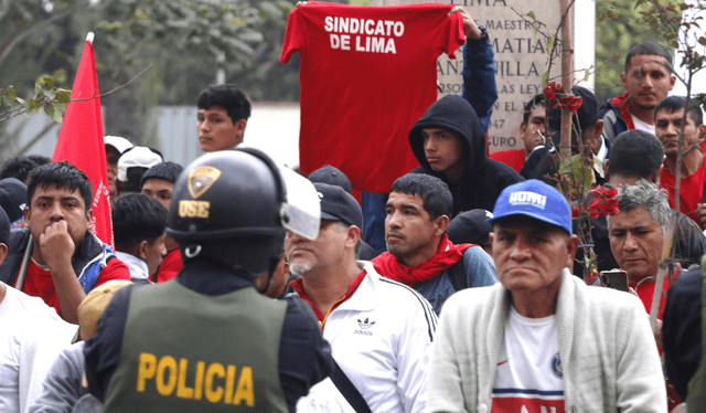 Obreros marchan para exigir seguridad