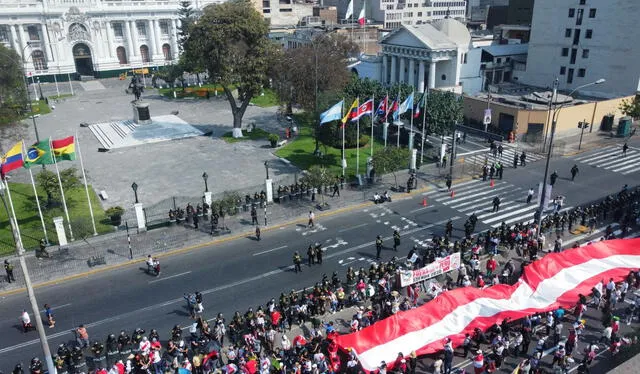 Los manifestantes solicitan la derogación de la Ley nº 32108 y el archivamiento de la ley de terrorismo urbano. Foto: La República    