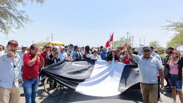 En Arequipa los comerciantes y transportistas marcharon para exigir mayor seguridad. Foto: La República   