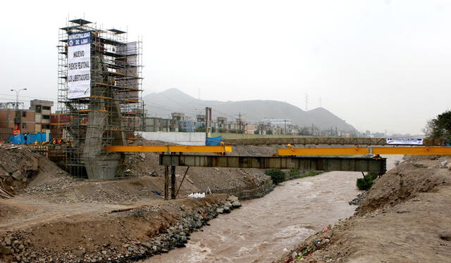 Puente peatonal en SJL y El Agustino