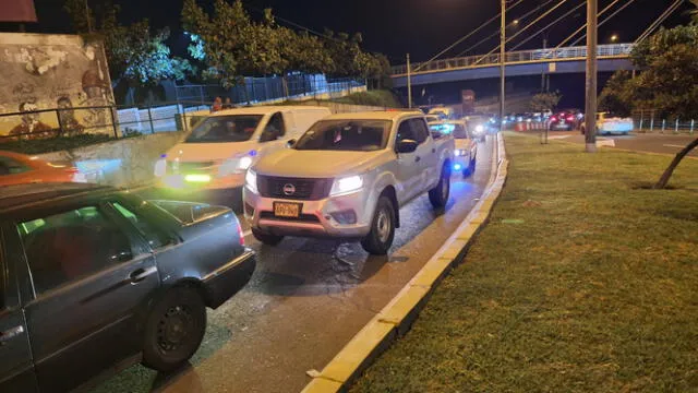 Ciudadanos reportan tráfico vehicular