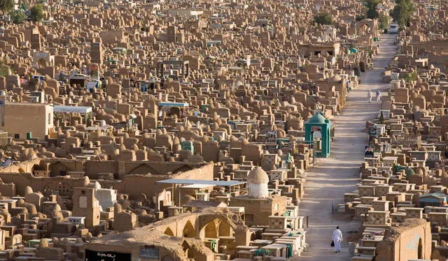  l cementerio más grande del mundo, se extiende sobre 917 hectáreas en Nayaf, Irak, y abre 50,000 sepulturas nuevas anualmente. Foto: UNESCO   