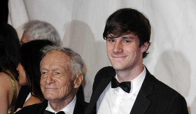  Cooper Hefner y su padre Hugh Hefner. Foto: Emol  