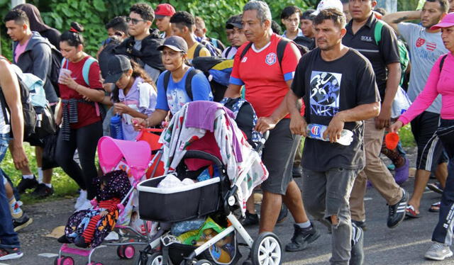 Inmigrantes denominados 'El niño' salen de México. Foto: France 24   