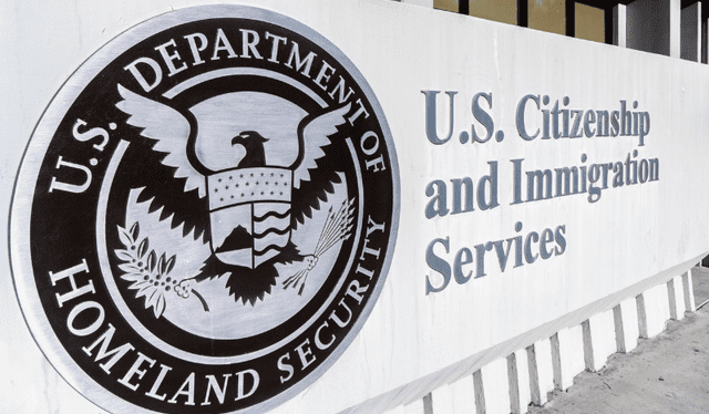  La ubicación de las oficinas de Uscis puede influir en el tiempo de demora para obtener la Green Card. Foto: TH Inmigration   