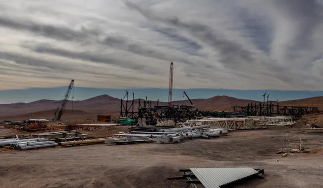 El megaproyecto se está realizando en el gran desierto de Atacama, en Chile, y es el segundo en esta parte del país sudamericano. Foto: Sofía Yanjarí    