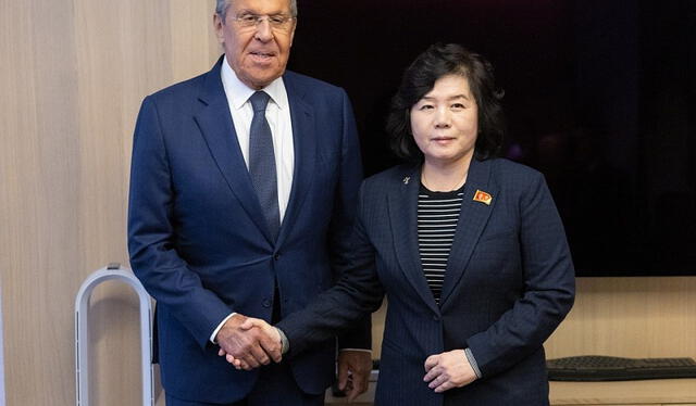 La reunión del Ministro de Asuntos Exteriores de Rusia, Serguéi Lavrov, con la Ministra de Asuntos Exteriores de la RPDC, Choe Son-hui. Foto: Ministerio de Asuntos Exteriores de la Federación de Rusia   