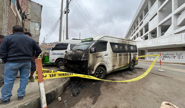 Unidades de transporte público quedaron inoperativas tras al incidente. El dueño de los vehículos asegura que era su única fuente de ingreso. Foto: Dayana Huerta LR.   