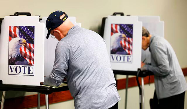  Funcionarios en Cambria y Bedford, de tendencia republicana, piden extender el horario de votación tras fallos en las máquinas y el software de sufragio en este día crucial de elecciones. Foto: El País   