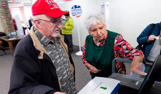  Funcionarios en Cambria y Bedford, de tendencia republicana, piden extender el horario de votación tras fallos en las máquinas y el software de sufragio en este día crucial de elecciones. Foto: El País   