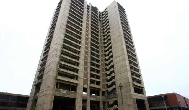  El edificio ubicado en el corazón de Jesús María cuenta con 23 pisos. Foto: Facebook.    