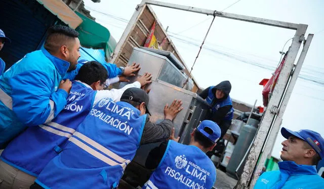 Desalojo de comerciantes en av. El Carmen y Calle Cohete en Surco