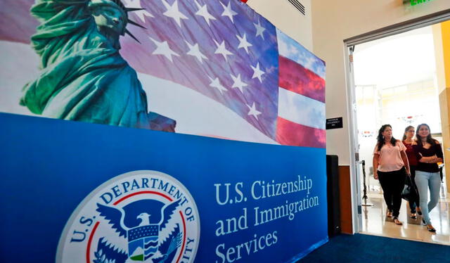  Para evitar problemas futuros, USCIS insta a los solicitantes a revisar constantemente las actualizaciones de los formularios en su sitio oficial. Foto: Voz de América 