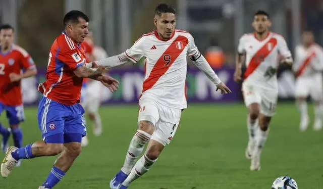  La última vez que Perú y Chile se enfrentaron por Eliminatorias, la Roja ganó en casa por 2 a 0. Foto: AFP  