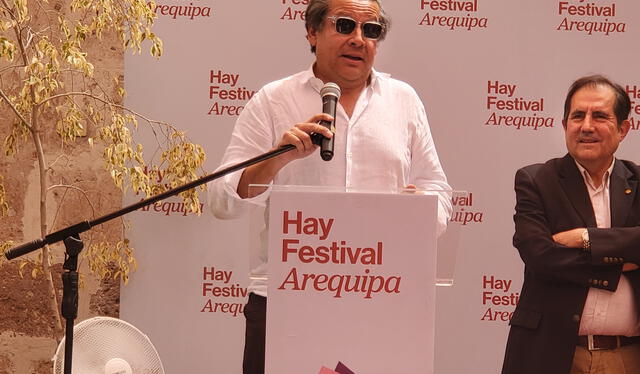  Vicepresidente honorario del festival, Hernando Torres Fernández.    