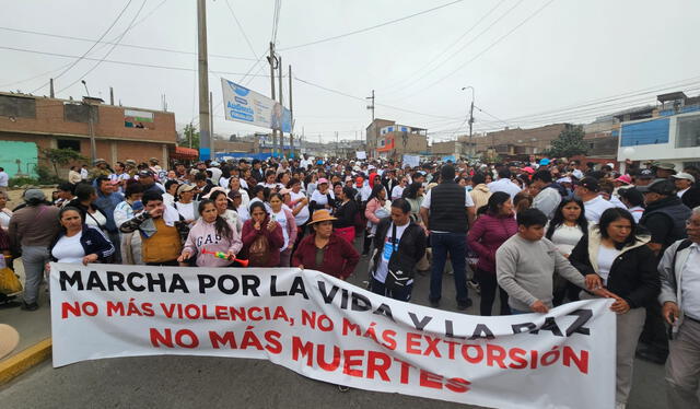 Transportistas marchan en defensa de la vida