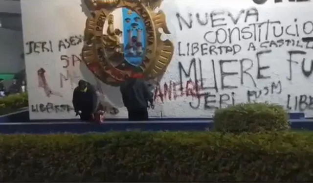  Piden que investiguen a sujetos que vandalizaron muro histórico. Foto: difusión    