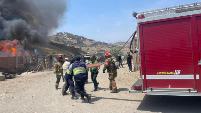 Cinco Unidades de Bomberos llegaron al lugar para controlar la situación. Foto: Municipalidad de Chorrillos.   