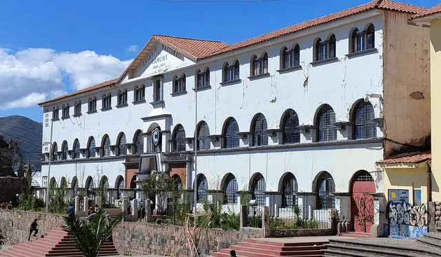  El colegio más antiguo del país. Foto: Facebook   