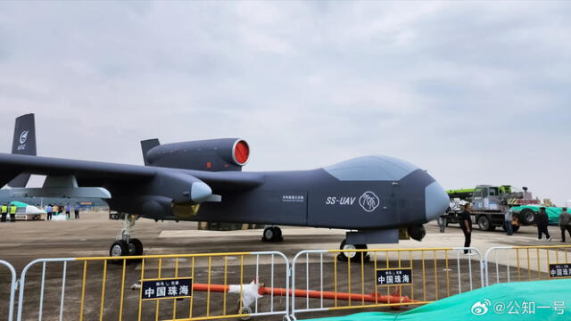 Este portaaviones aéreo también cuenta con puntos de anclaje para armamento y un compartimento interno que puede albergar pequeños UAVs. Foto: CCTV.   