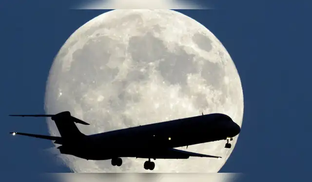 La luna llena, conocida cómo luna del castor, alcanzará su fase completa las 4:30 p.m. según el horario estándar del este. Foto: Semana.com La luna llena, conocida cómo luna del castor, alcanzará su fase completa las 4:30 p.m. según el horario estándar del este. Foto: Semana.com