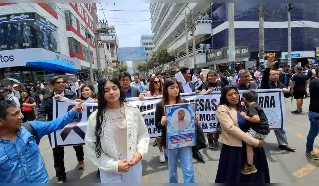 Familiares de la víctima exigen justicia tras el asesinato del comerciante. Foto: Tony Altamirano, vocero de la Federación de Gamarra.   