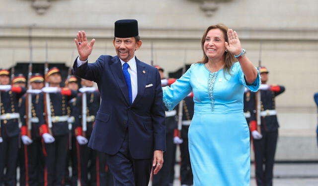 Dina Boluarte recibió en Palacio de Gobierno al sultán de Brunéi. Foto: Presidencia.   