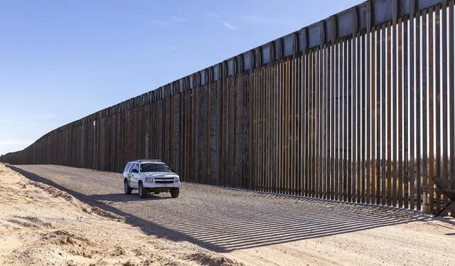 Hasta ahora, más de 500 inmigrantes han perdido la vida en la frontera en 2024, destacando la necesidad urgente de revisar los procedimientos de seguridad y la veracidad de los informes sobre este tema. Foto: Barriozona Magazine   