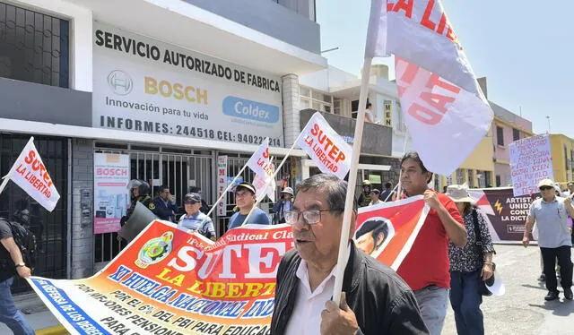  La Sutep de Trujillo se suma a las paralizaciones. Foto: Sergio Verde y Yolanda Goicochea-LR   