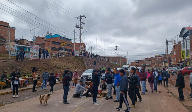 Protestantes bloquearon vía de acceso a la ciudad de Cusco. Foto: Luis Álvarez LR   