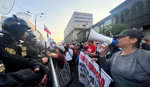 Sentir. Protestantes mostraron diversos carteles y pancartas. Foto: La República   