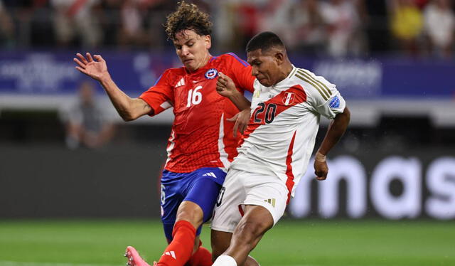  La selección peruana está penúltima en la tabla de las Eliminatorias con 6 puntos, mientras que Chile está última con 5 unidades. Foto: AFP    