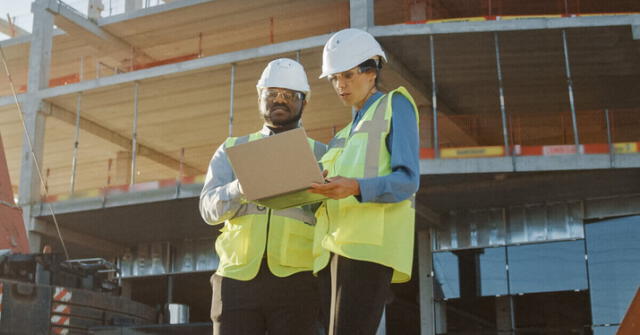  El sueldo que puede ganar un ingeniero civil oscila entre S/930 a S/3700. Foto: Google.    