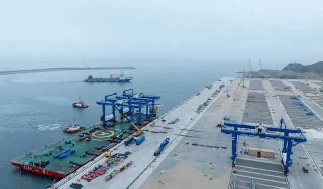 Vista aérea, tomada el 21 de junio de 2024, de la terminal portuaria de Chancay, en Perú.   