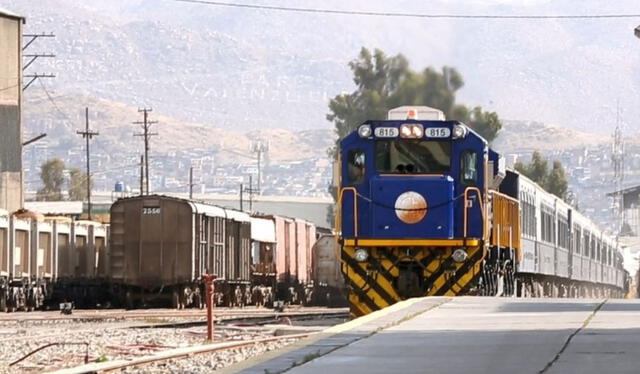 Tren embiste a mototaxi en Arequipa. 