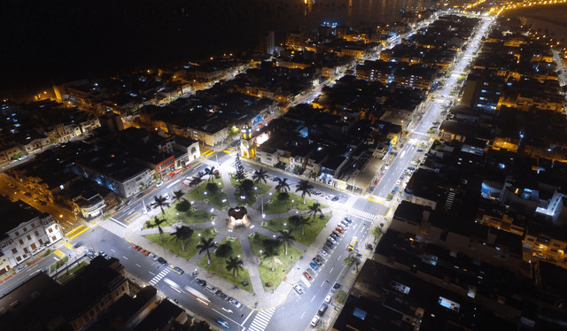  El paisaje nocturno tras la finalización de la modernización de las instalaciones de alumbrado público con la tecnología de LED en el distrito de La Punta, Lima, por parte de la empresa peruana Pluz.    