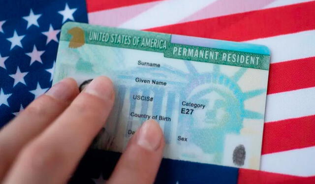  Obtener la Green Card no solo permite a los inmigrantes residir legalmente en Estados Unidos, sino que también les brinda acceso a una serie de beneficios. Foto: Emigrar USA   