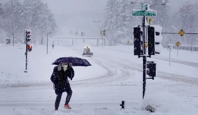 En Oregón, se prevén acumulaciones de nieve de 5 a 10 pulgadas y vientos de hasta 65 mph, generando riesgos serios para árboles y líneas eléctricas, así como condiciones peligrosas en las carreteras. Foto: NBC News   