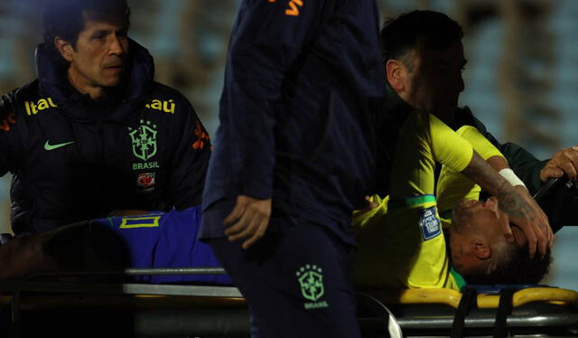  Neymar se lesionó de gravedad en 2023 durante el partido contra Uruguay por las Eliminatorias 2026. Foto: AFP    